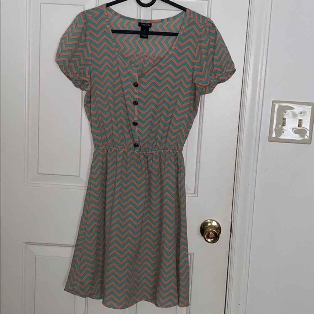 Short sleeve dress